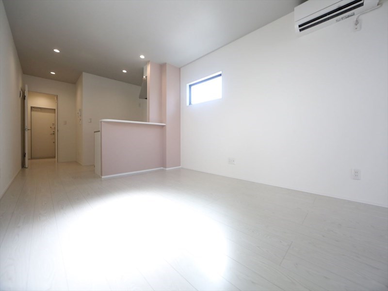 居室・リビング　ＬＤＫ12.5帖　カウンターキッチン　エアコン完備