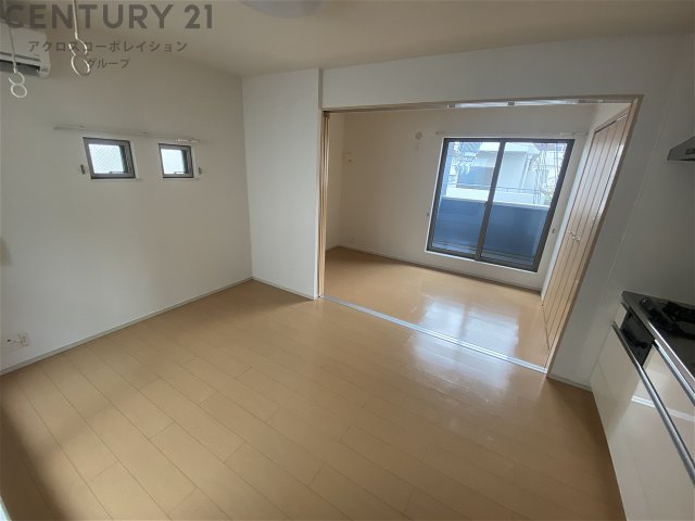 居室・リビング　南向きエアコン付きの洋室です♪