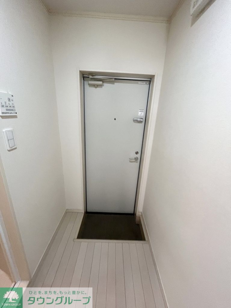 玄関　※クリーニング前の写真です