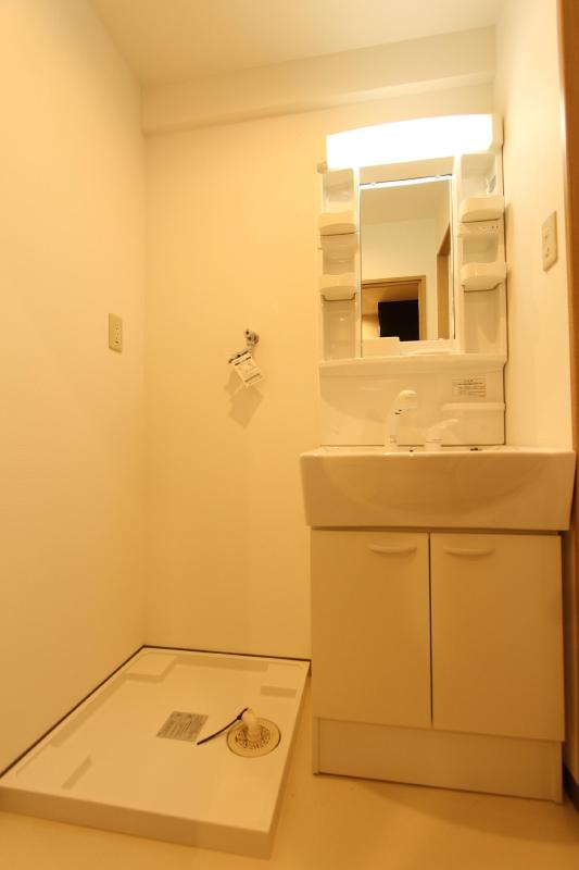 洗面設備　同タイプ別部屋写真です。現況優先となります。