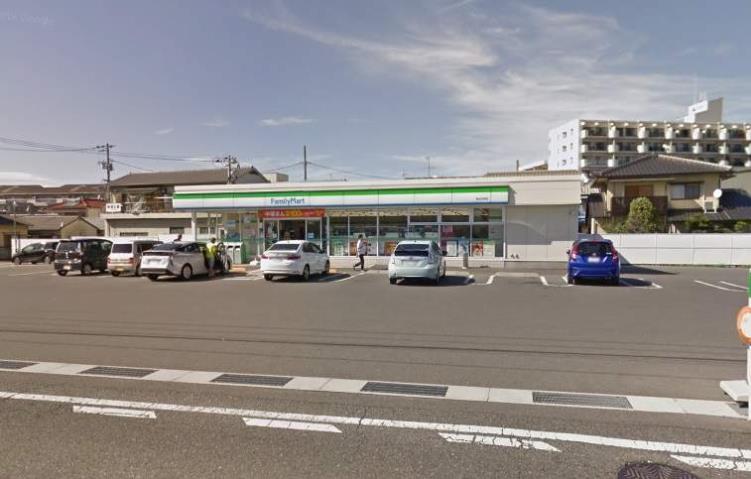 コンビニ　ファミリーマート万倍店（コンビニ）まで820m