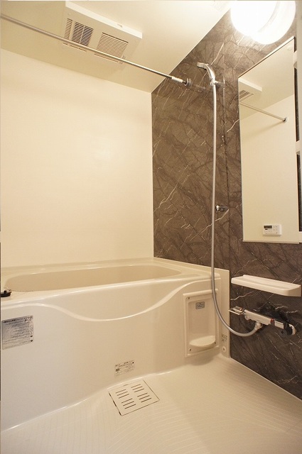 バス・シャワールーム　浴室乾燥機や追焚機能が便利なバスルーム