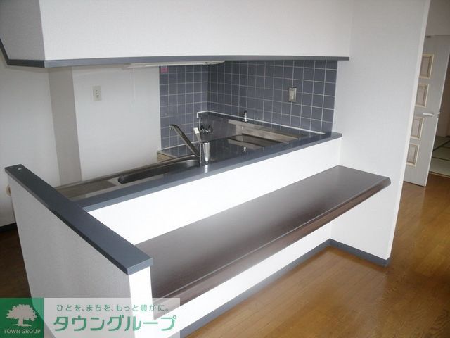 居室・リビング　カウンターテーブル付のダイニングキッチン