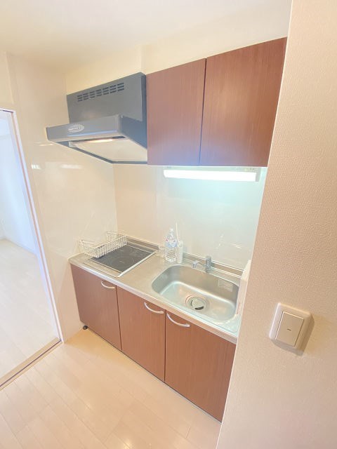 キッチン　コンパクトなキッチンで掃除もラクラク