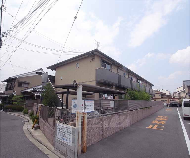 建物外観　周りに高い建物がないので日当たり良好！