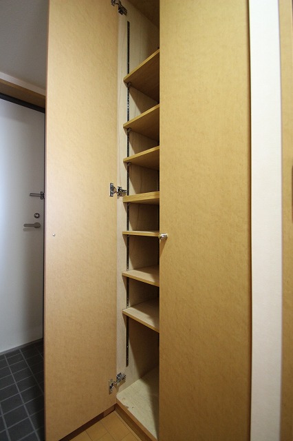 収納　同物件別号室のものです。