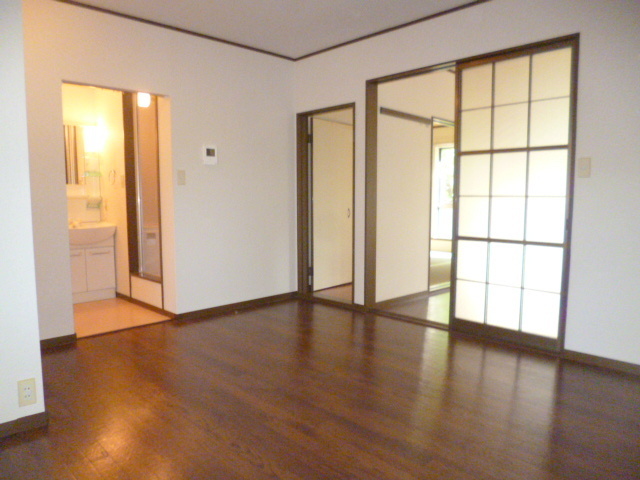 居室・リビング　★キレイなフローリング調のお部屋です★