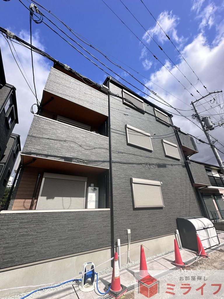 建物外観　スタイリッシュなデザインが目を引く、存在感のある外観