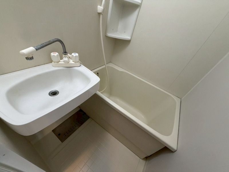 バス・シャワールーム　※同建物内の別部屋参考写真です