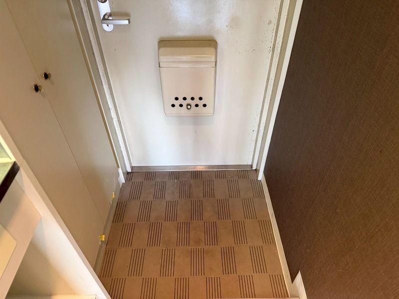玄関　※同建物内の別部屋参考写真です