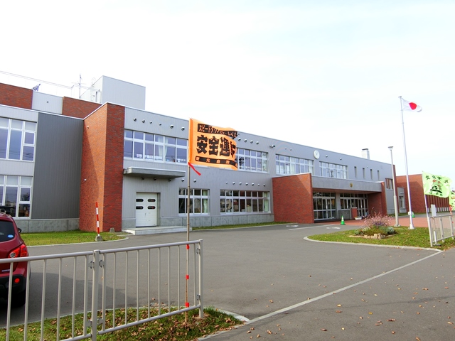 小学校　江別市立江別太小学校（小学校）まで898m