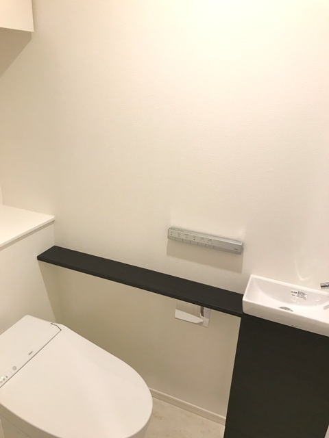トイレ　※写真は同タイプ住戸です。