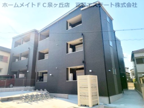 建物外観　右：2号館　左：1号館