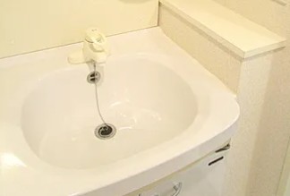 洗面設備　ゆったりとスペースのある洗面所