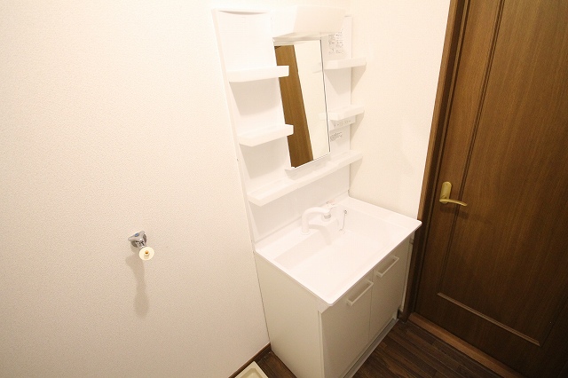 洗面設備　コンパクトで使いやすい洗面所