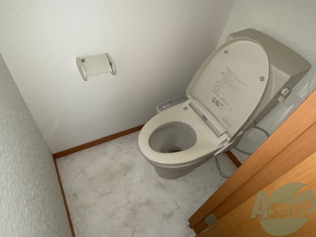 トイレ　ウォシュレット付きのトイレです。シャワートイレは日本の宝。