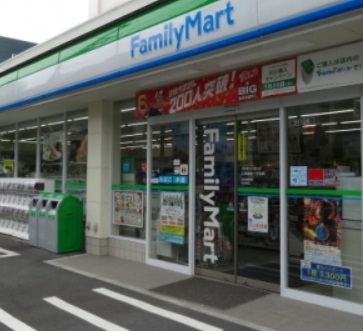 コンビニ　ファミリーマート（コンビニ）まで40m