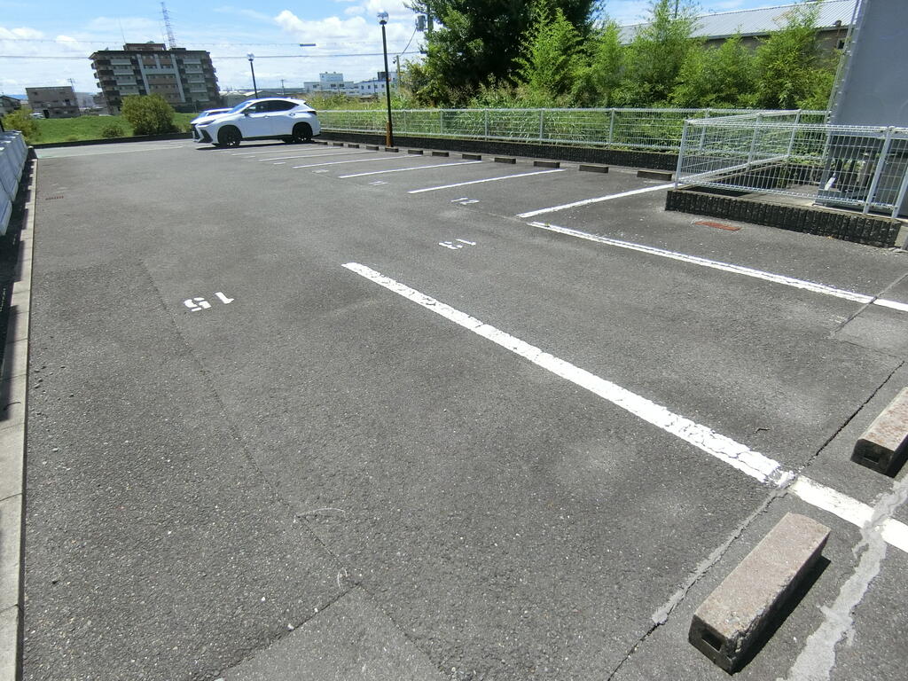 駐車場　駐車場枠9台有ります！空き確認はお問い合わせください☆