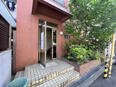 エントランス　エントランスはこちら