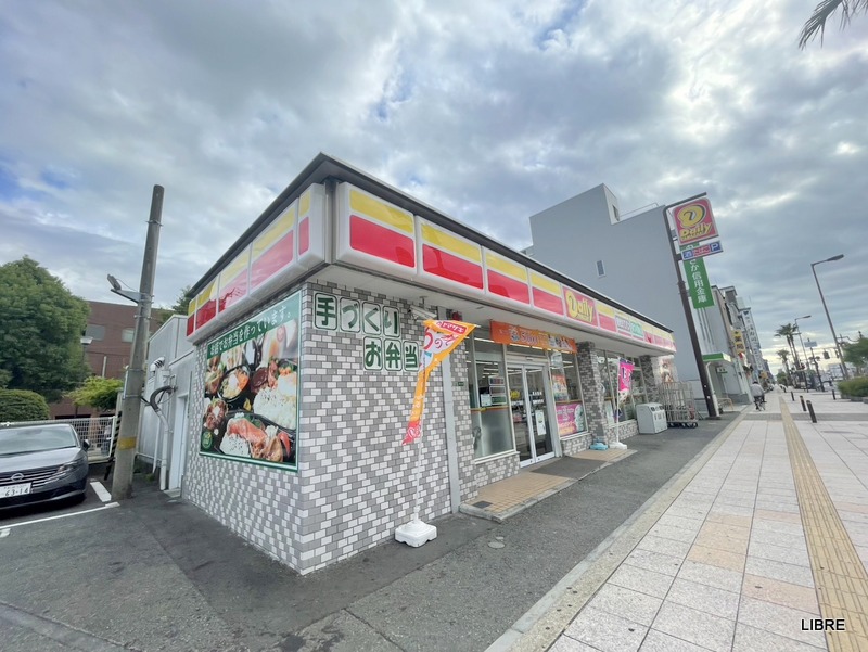 コンビニ　デイリーヤマザキ 春日出中1丁目店（コンビニ）まで438m