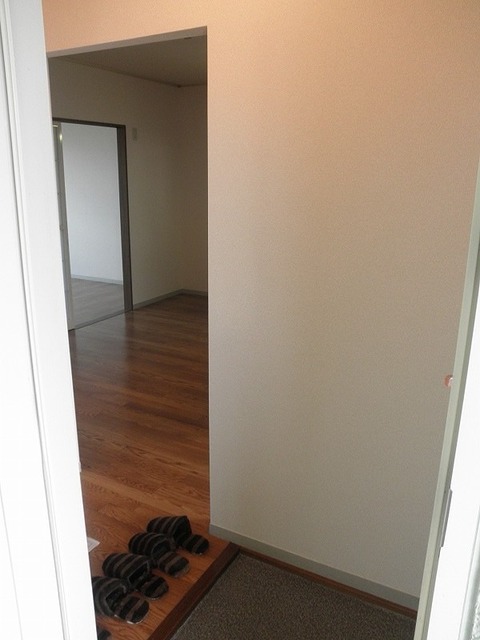 玄関　別号室の参考写真になります。