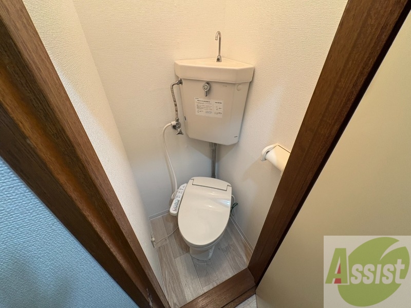 トイレ　こちらはトイレです。清潔感があり、安心して使用できます。