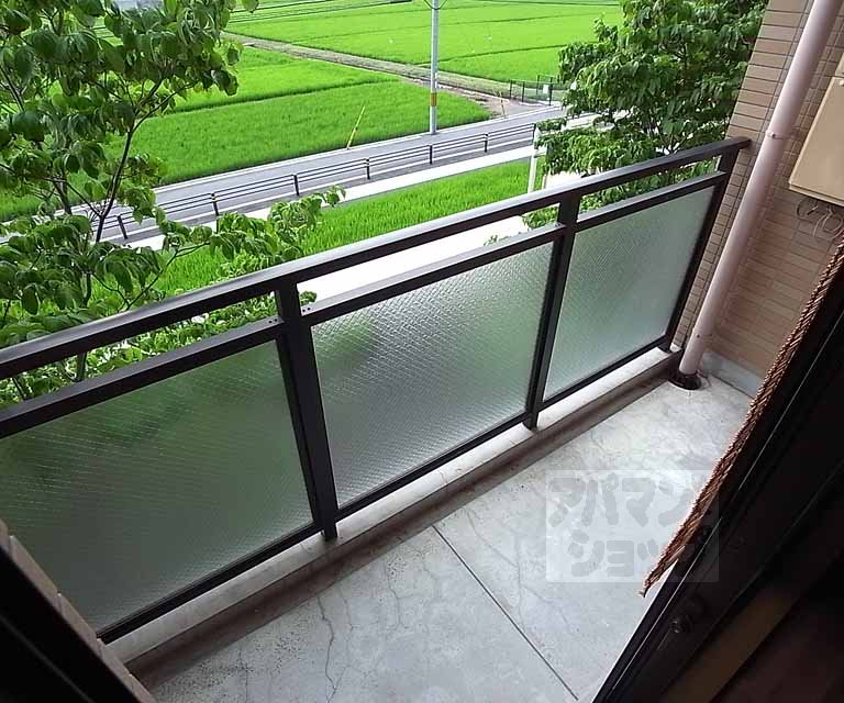 バルコニー　田園風景が広がる開放的なベランダ。