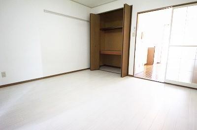 クレアコートBの居間写真