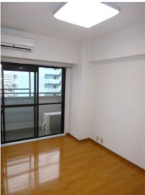 居室・リビング　南向きのお部屋です