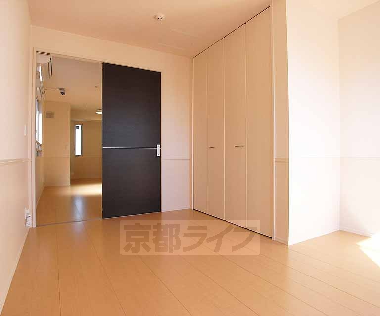 居室・リビング　南向きの明るいお部屋です。