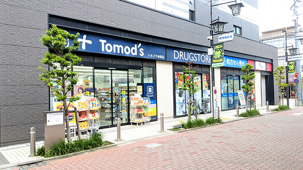 ドラックストア　トモズ下赤塚店（ドラッグストア）まで255m