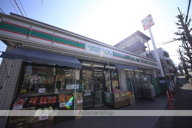コンビニ　ローソンストア１００（コンビニ）まで598m