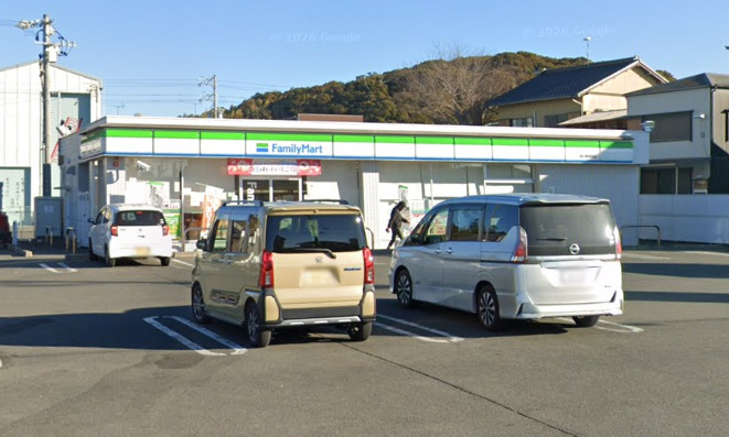 コンビニ　ファミリーマート 掛川横須賀店（コンビニ）まで358m
