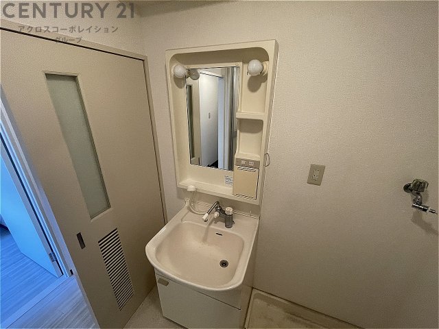 洗面設備　洗面所内に洗濯機置き場あり！
