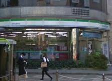 コンビニ　ファミリーマート 浮間舟渡駅前店（コンビニ）まで307m