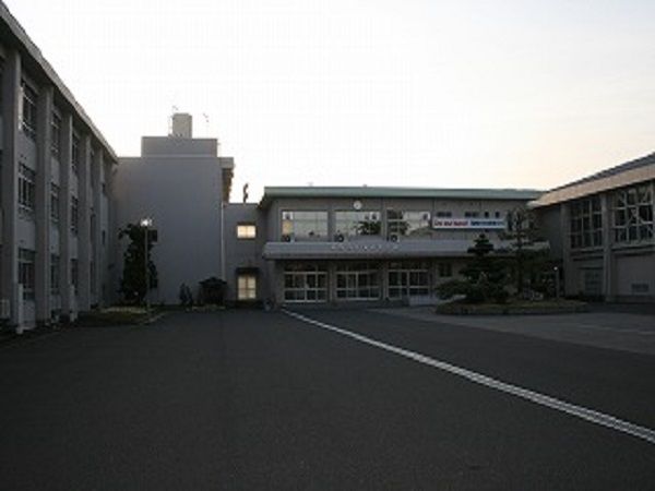 中学校　敦賀市立気比中学校（中学校）まで1700m