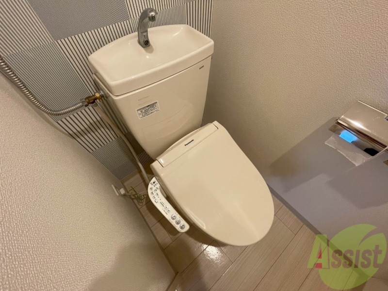 トイレ　シャワートイレになっているので快適です！