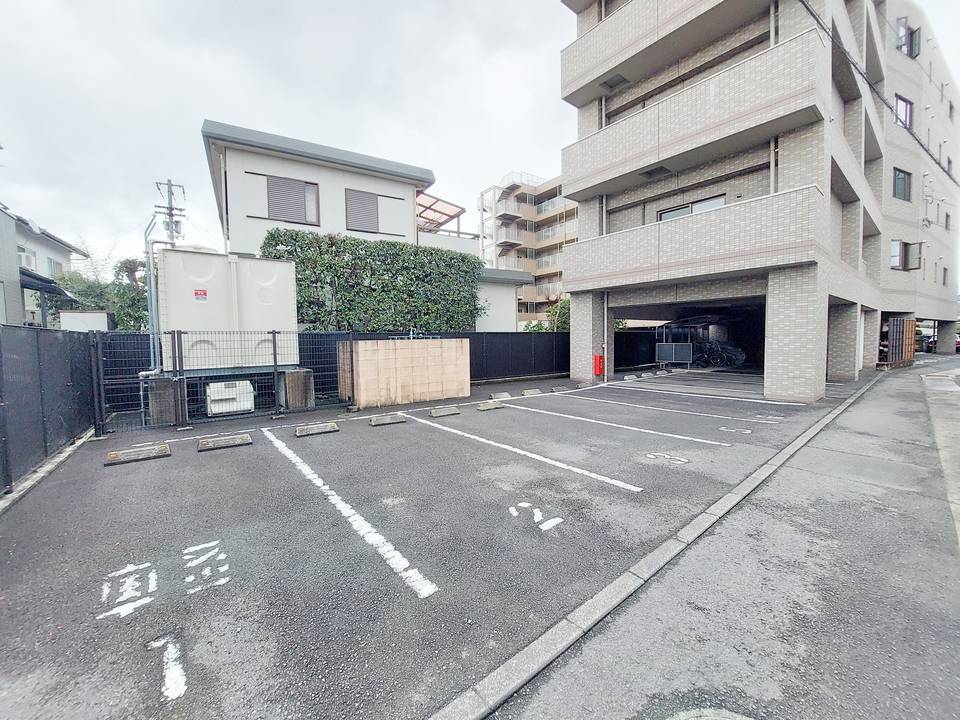 駐車場　駐車場