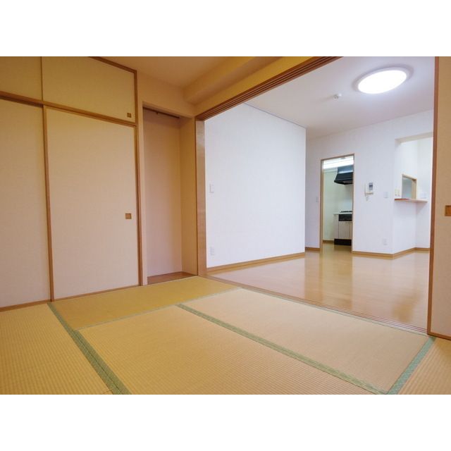 ロイヤルアーク松ヶ丘の内装写真