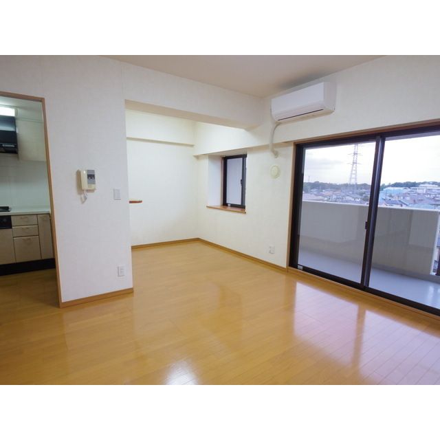 ロイヤルアーク松ヶ丘の居間写真