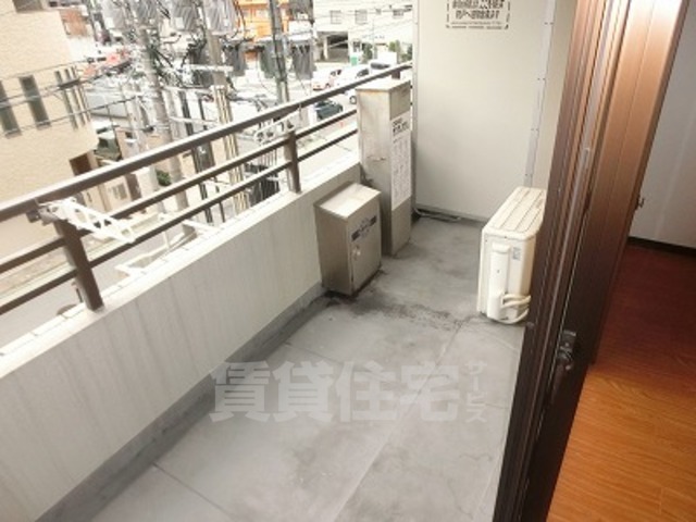 地下鉄七隈線 薬院大通駅 徒歩5分 8階建 築39年の居間写真