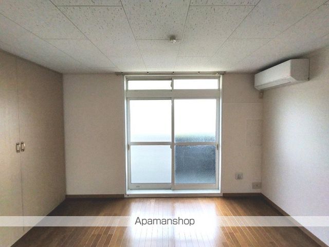 サンヴィレッジシラハタIIIの居間写真