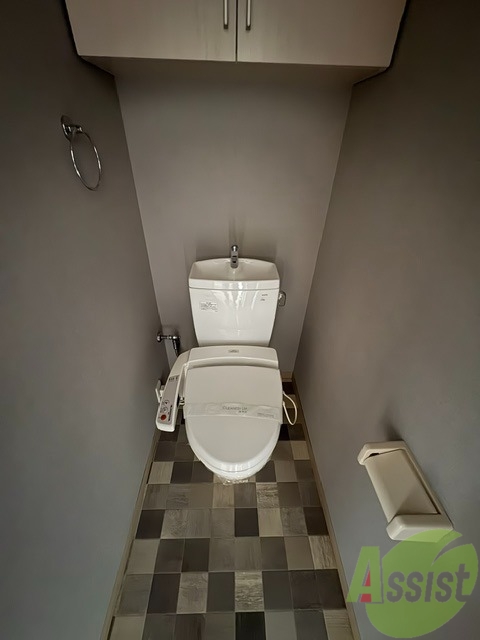 トイレ　こちらはトイレになります。ウォシュレット機能付です。