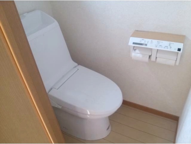 トイレ　嬉しい温水洗浄便座♪