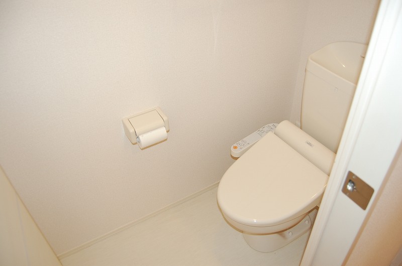 トイレ　※同建物同型反転タイプのお部屋
