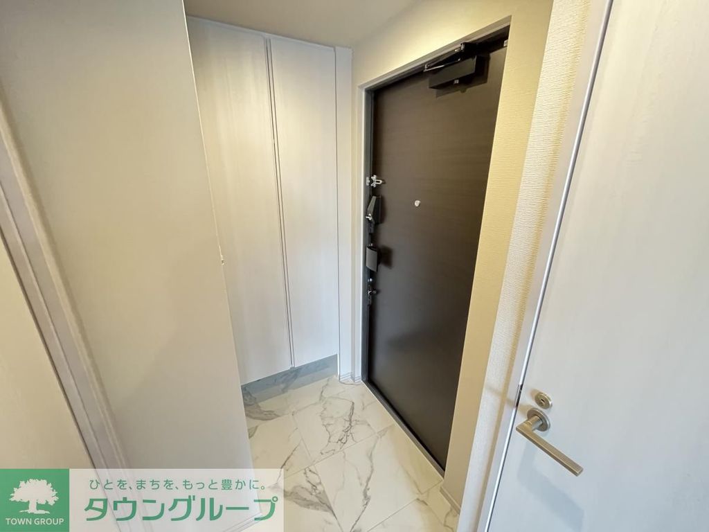 玄関　同じタイプの別部屋写真
