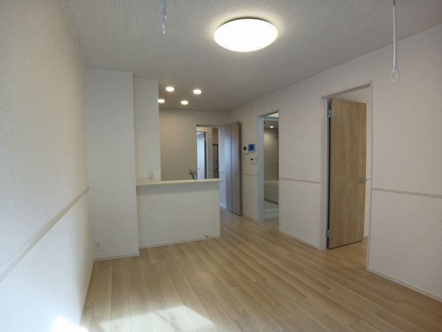 南海本線 高石駅 徒歩11分 2階建 築1年の居間写真