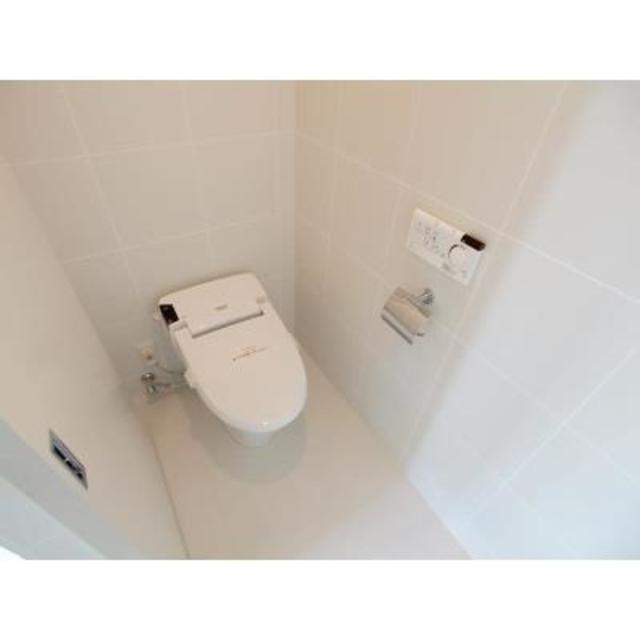 トイレ　※写真は同タイプ住戸です。