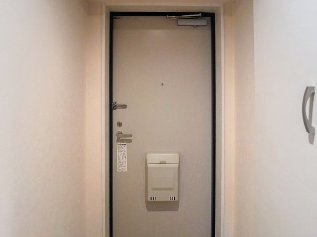 玄関　掲載写真は空室の別部屋を掲載しております。実際のお部屋と仕様