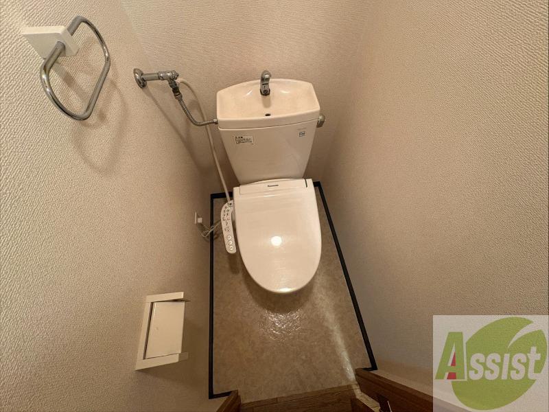 トイレ　こちらはトイレです。清潔感があり、安心して使用できます。